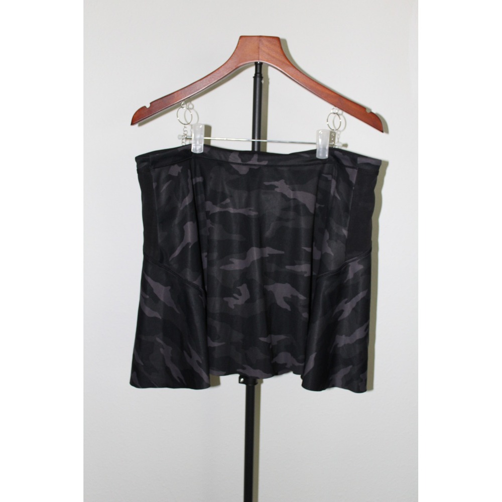 Athleta Match Point Printed Skort Supersonic Camo Black Grey Size L Tennis Golf